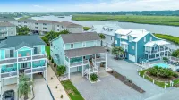 New Rental! Spacious 4-bedroom home in Ocean Isle Beach. 5 minute walk to beach!