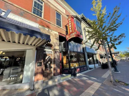 Studio Loft Above Main Street Cedar Falls! Free Downtown Parking!