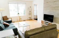 Welcoming 5-bedroom home with spacious deck and yard!