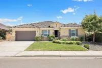 6BD/3BA/ Villa/10Beds/ Grill /NearUCR/Large Space/clean/outdoor furniture