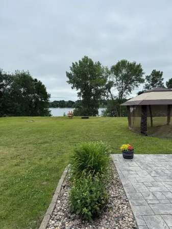 Cozy, beautiful, family friendly, 3-bedroom, newly built cabin on Lake Latoka