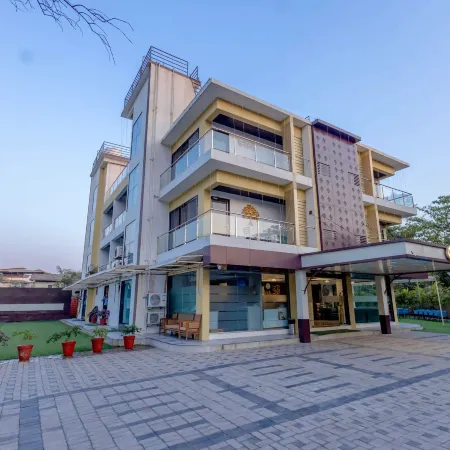 Misty Blues Villas & Resort Отели рядом с достопримечательностью «Железнодорожный вокзал Лонавала»