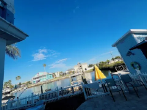 Charming Ocean Front 3-bedroom and 4 Bath  with WiFi and AC in Hernando Beach