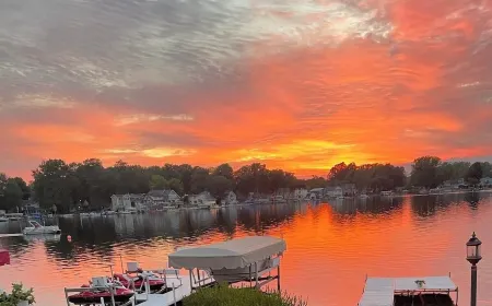 Cozy Lakefront Cottage With Breathtaking Sunsets! Отели рядом с достопримечательностью «Парк штата Покагон»