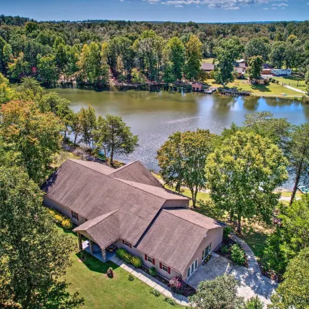 Fish, Kayak and More Lakefront Georgia Home