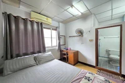 Tapae Inn Hotel Hotel dekat Warorot Market