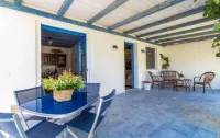 Villa Oliana: Elegant Oasis with Garden and Relaxation in Marina di Ragusa