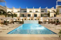 Seascape Grace Bay Hotel & Townhome Villas - Beach