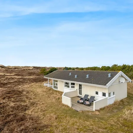 "Ferdine" - 1.5km from the Sea