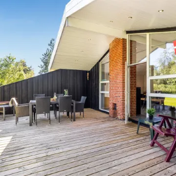 "Olli" - 600m from the Sea