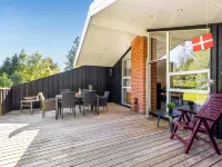 "Olli" - 600m from the Sea Hotels in Jerup