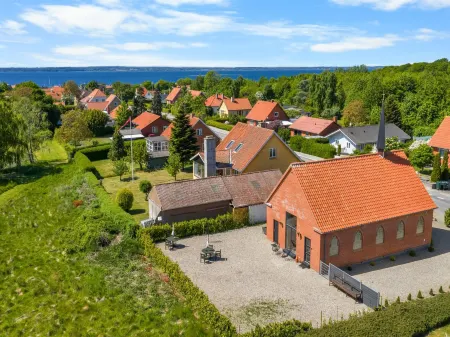 "Frothi" - 550m from the Sea Отели в г. Tranekaer