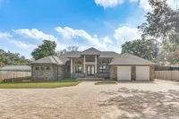 Waterfront Retreat w/ Outdoor Oasis in Pensacola - Boutique