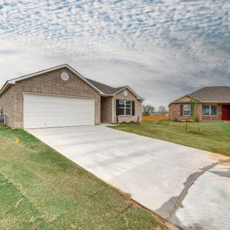 14 Mi to Tulsa: Home w/ Patio in Broken Arrow