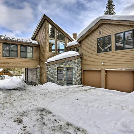 Ski-in/Out Breckenridge Gem w/ Hot Tub!