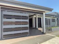 พร้อมอุปกรณ์ครบ 3 เตียง 2 คันรถ 20 นาทีถึงสนามบิน โรงแรมใน