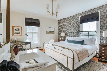 Afton Mountain Inn Отели в г. Крозет