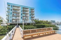 FIRST-CLASS "ALL INCLUSIVE" WATERFRONT DREAM