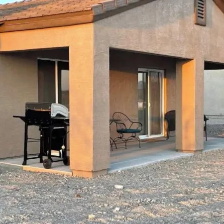 Wonderful 2 BR 2 bath home- Pool & Jacuzzi access