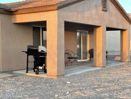 Wonderful 2 BR 2 bath home- Pool & Jacuzzi access