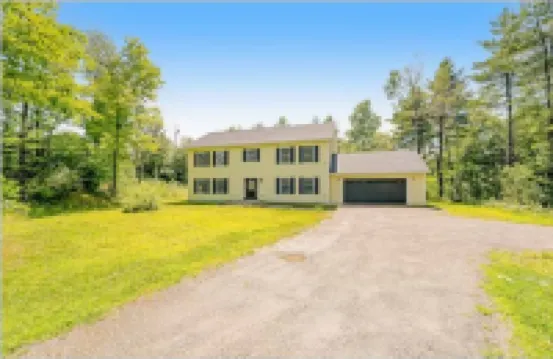 Upstairs unit- sleeps 4- minutes to Smugglers Notch Ski resort!