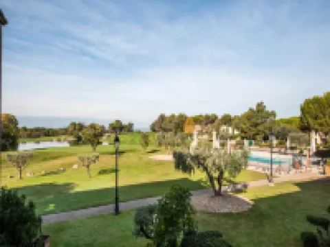 Apartment in Mallemort with Heated Wave Pool Hotels in Mallemort