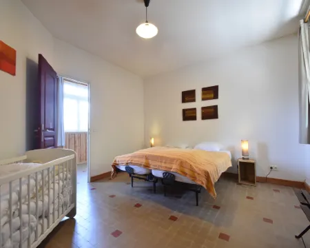 Holiday Home in Luzy with Fenced Garden Hotéis em Cuzy