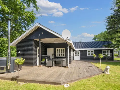 6 person holiday home in Thyholm-By Traum