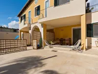 Seaside Apartment with BBQ & Garden