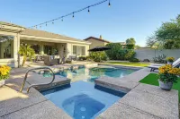 Family Getaway w/ Outdoor Oasis in Goodyear! - Bathtub