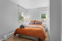 Waterfront Charming Cottage