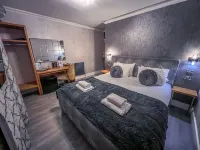 Quayside Hotel & Bar - Parking