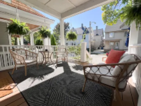 Spacious 3Br/2BA Townhome w/ Private Parking & Walkable East Side