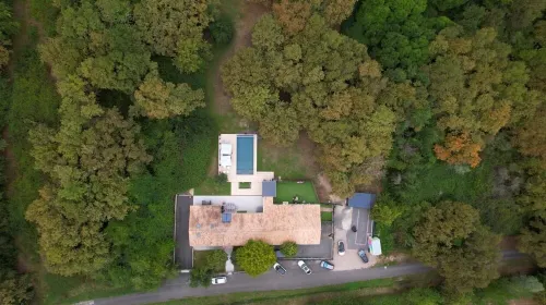 Villa for 10 Guests with Pool, Surrounded by Trees, Just 15 Min from Bordeaux