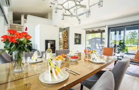 Exclusive Villa Wikkelä Ranua with Sauna & Jacuzzi Отели рядом с достопримечательностью «Рануа»