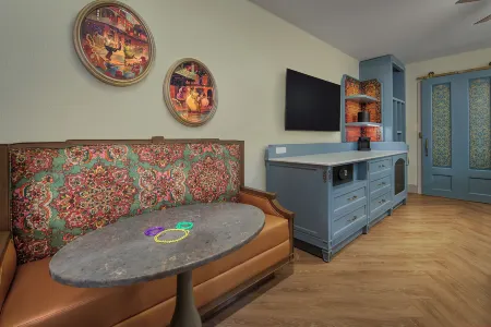 Disney's Port Orleans Resort - French Quarter Отели рядом с достопримечательностью «Characters in Flight»