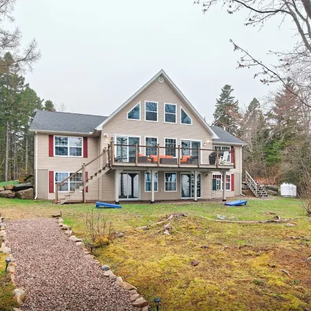 Designer Beachfront Chalet w/ Theater, Arcade & Beach Firepit Near Schoodic