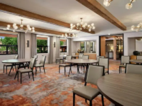 เรด คลิฟส์ ลอดจ์ ไซออน, อะ ทริบิวต์ พอร์ตโฟลิโอ โฮเทล - แมริออท บอนวอย โรงแรมในสปริงเดล