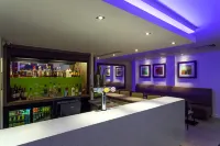 Holiday Inn Express HARLOW by IHG - bar