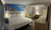 Days Inn & Suites by Wyndham Tampa near Ybor City - Balcony