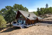 Straight from the Heart 3 Bedroom Cabin by RedAwning