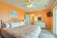 Walk to Ocean & Pier: Surfside Beach House w/ Pool - Wifi