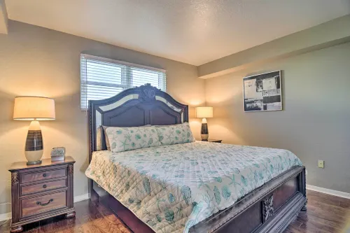 Coastal Clearwater Condo Half Mile to Beach! - vue mer