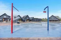 Rocky Shores Retreat - Indoor Pool Open