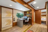 The Skittles Unit Hotel a Manor