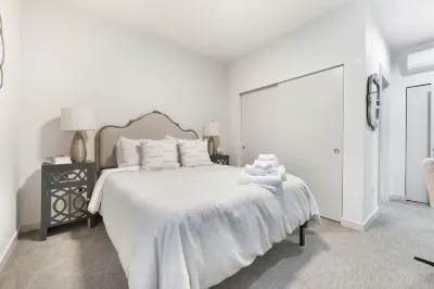 Cozy Space with Convenient Access to Downtown - Charming Getaway Hotels in fremont