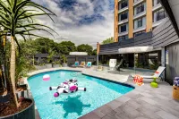 Atura Albury - Pool
