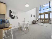 Loft-Style CBD 1-Bed with Rooftop Terrace & BBQ