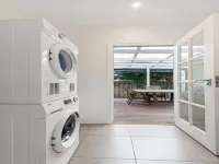 Lush 3-Bed House near the Beach Hoteles en Rosebud