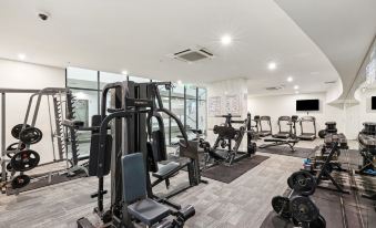 Ocean View 3-Bed with Gym, Pool, Sauna & Parking